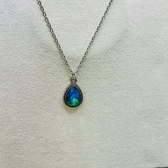 NWT Harriet Ave Turquoise Rhinestone Teardrop Pendant & Silver Chain Necklace - Picture 6 of 12
